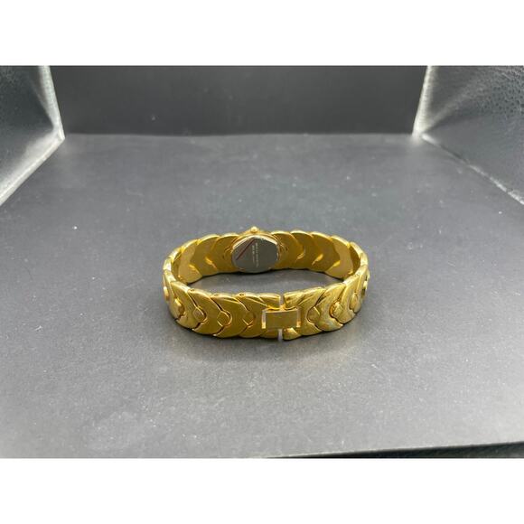 Vintage Majestron Model No. 91682 Gold Tone Oval Bracelet Quartz Watch main image 9